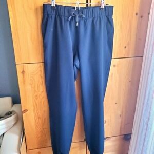 Lululemon Women's Navy Blue Joggers Size 6